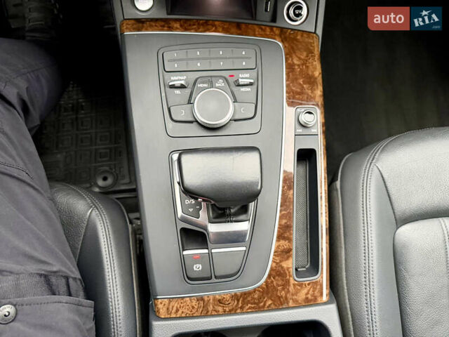 Сірий Ауді Ку 5, об'ємом двигуна 2 л та пробігом 136 тис. км за 24999 $, фото 36 на Automoto.ua