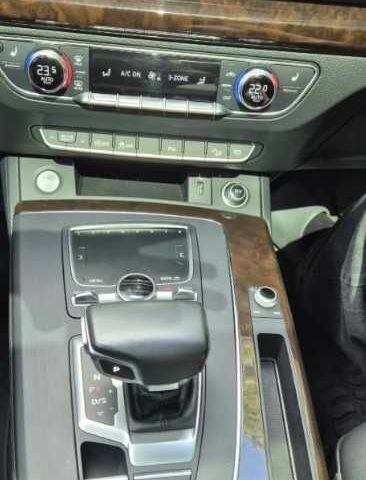 Серый Ауди Ку 5, объемом двигателя 2 л и пробегом 83 тыс. км за 15000 $, фото 12 на Automoto.ua