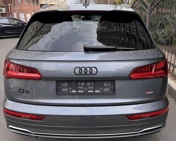 Серый Ауди Ку 5, объемом двигателя 1.98 л и пробегом 82 тыс. км за 21500 $, фото 4 на Automoto.ua