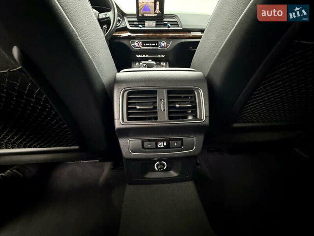 Сірий Ауді Ку 5, об'ємом двигуна 2 л та пробігом 136 тис. км за 24999 $, фото 46 на Automoto.ua