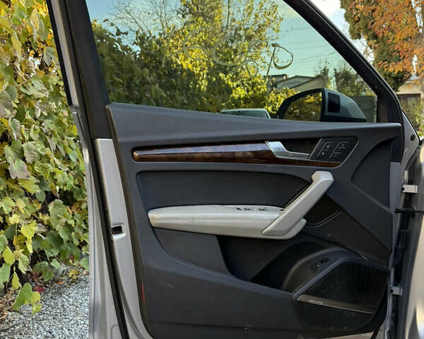 Сірий Ауді Ку 5, об'ємом двигуна 2 л та пробігом 148 тис. км за 20550 $, фото 8 на Automoto.ua