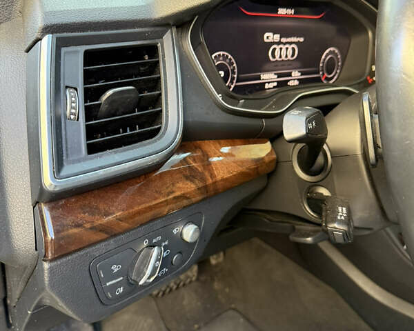 Сірий Ауді Ку 5, об'ємом двигуна 2 л та пробігом 148 тис. км за 20550 $, фото 24 на Automoto.ua