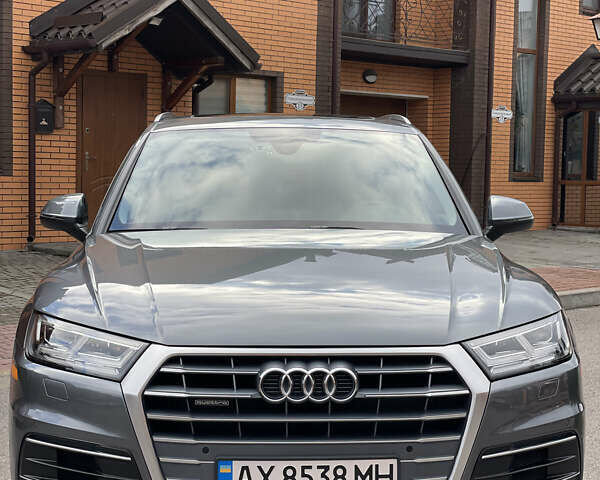 Серый Ауди Ку 5, объемом двигателя 2 л и пробегом 113 тыс. км за 25500 $, фото 2 на Automoto.ua