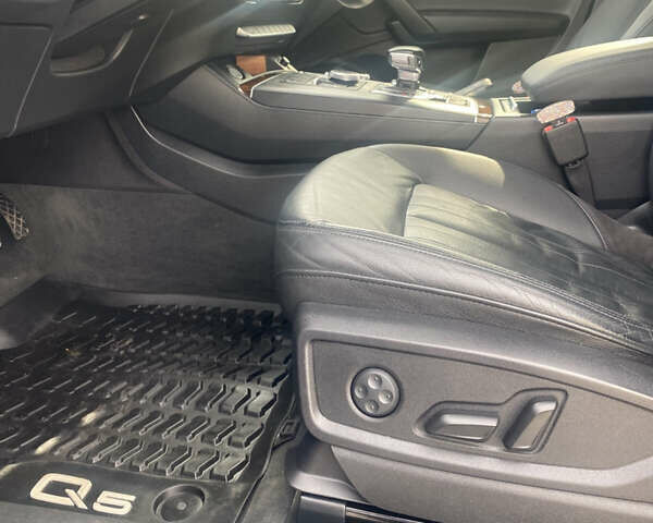 Сірий Ауді Ку 5, об'ємом двигуна 2 л та пробігом 210 тис. км за 21600 $, фото 17 на Automoto.ua