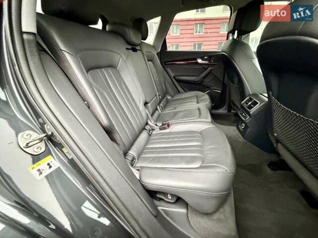 Сірий Ауді Ку 5, об'ємом двигуна 2 л та пробігом 136 тис. км за 24999 $, фото 49 на Automoto.ua