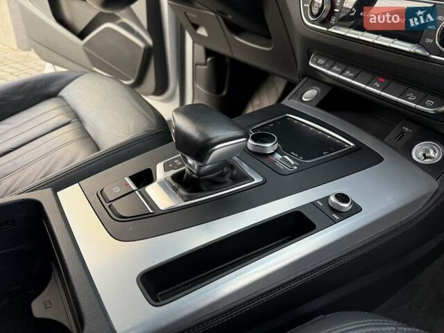 Сірий Ауді Ку 5, об'ємом двигуна 1.98 л та пробігом 129 тис. км за 25000 $, фото 28 на Automoto.ua