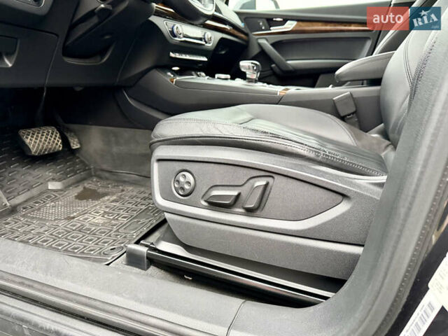 Сірий Ауді Ку 5, об'ємом двигуна 2 л та пробігом 136 тис. км за 24999 $, фото 30 на Automoto.ua