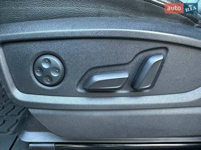 Серый Ауди Ку 5, объемом двигателя 1.98 л и пробегом 140 тыс. км за 21500 $, фото 7 на Automoto.ua