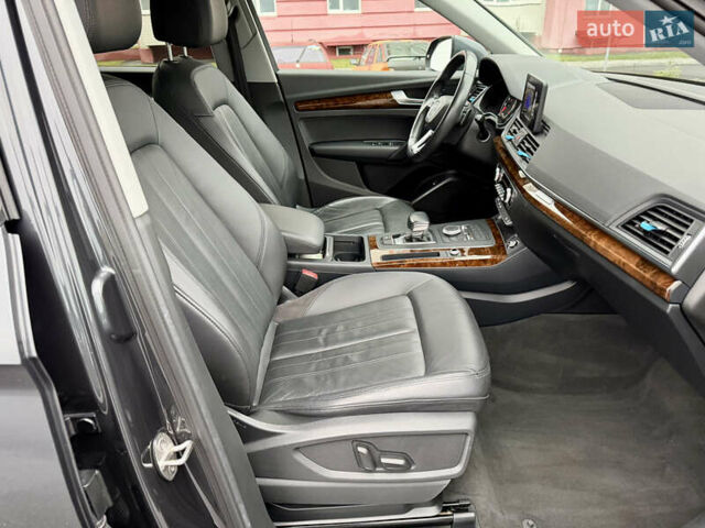 Сірий Ауді Ку 5, об'ємом двигуна 2 л та пробігом 136 тис. км за 24999 $, фото 53 на Automoto.ua