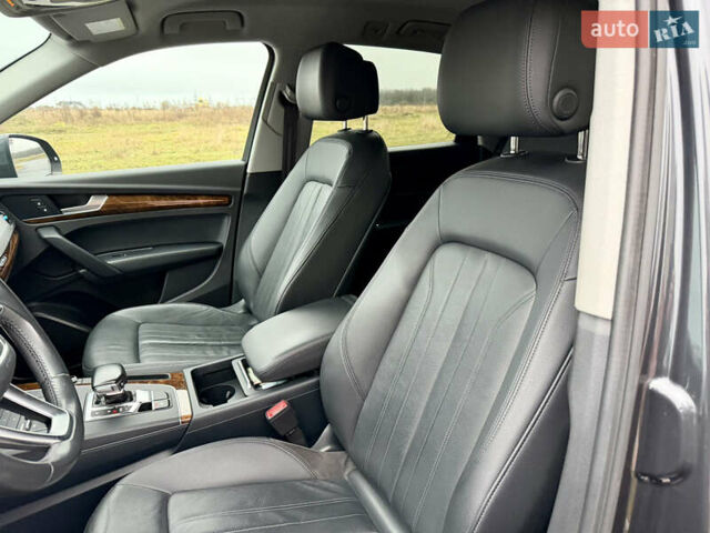 Сірий Ауді Ку 5, об'ємом двигуна 2 л та пробігом 136 тис. км за 24999 $, фото 33 на Automoto.ua