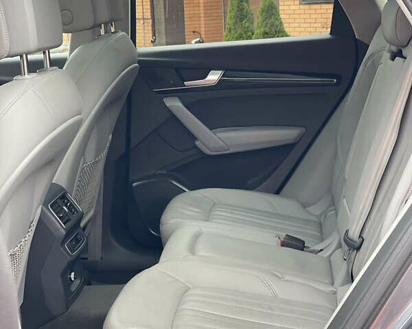 Серый Ауди Ку 5, объемом двигателя 2 л и пробегом 113 тыс. км за 25500 $, фото 16 на Automoto.ua