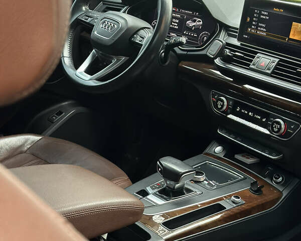 Серый Ауди Ку 5, объемом двигателя 1.98 л и пробегом 139 тыс. км за 24900 $, фото 14 на Automoto.ua