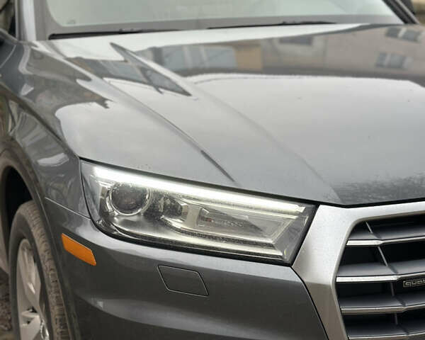 Серый Ауди Ку 5, объемом двигателя 1.98 л и пробегом 139 тыс. км за 24900 $, фото 6 на Automoto.ua