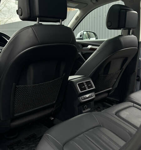 Серый Ауди Ку 5, объемом двигателя 1.98 л и пробегом 84 тыс. км за 29500 $, фото 6 на Automoto.ua