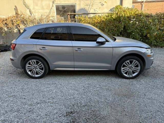 Серый Ауди Ку 5, объемом двигателя 2 л и пробегом 148 тыс. км за 20550 $, фото 1 на Automoto.ua