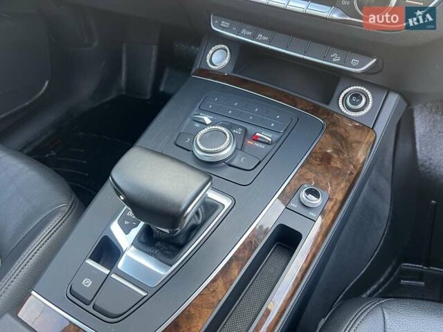 Серый Ауди Ку 5, объемом двигателя 2 л и пробегом 250 тыс. км за 18900 $, фото 16 на Automoto.ua