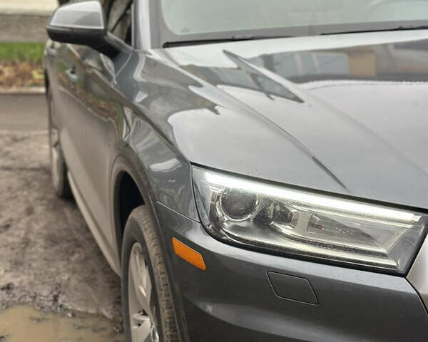 Серый Ауди Ку 5, объемом двигателя 1.98 л и пробегом 139 тыс. км за 24900 $, фото 3 на Automoto.ua