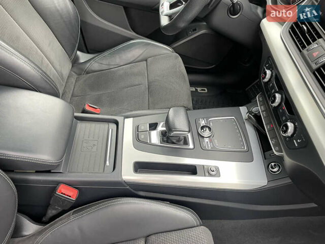 Серый Ауди Ку 5, объемом двигателя 1.97 л и пробегом 125 тыс. км за 35000 $, фото 32 на Automoto.ua