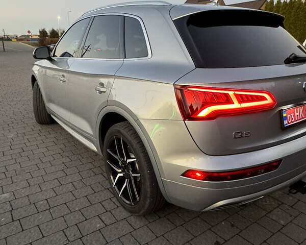 Серый Ауди Ку 5, объемом двигателя 1.98 л и пробегом 206 тыс. км за 23499 $, фото 3 на Automoto.ua