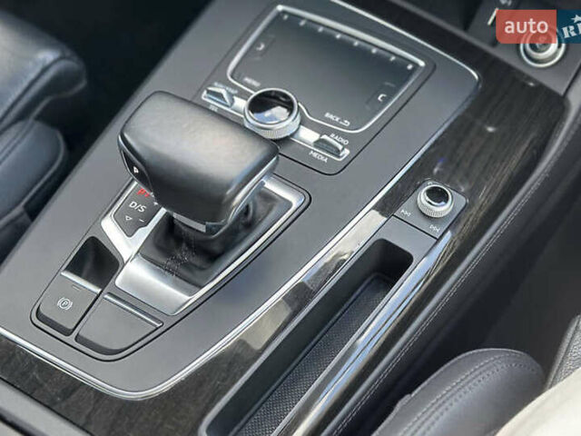 Сірий Ауді Ку 5, об'ємом двигуна 1.98 л та пробігом 121 тис. км за 24200 $, фото 18 на Automoto.ua