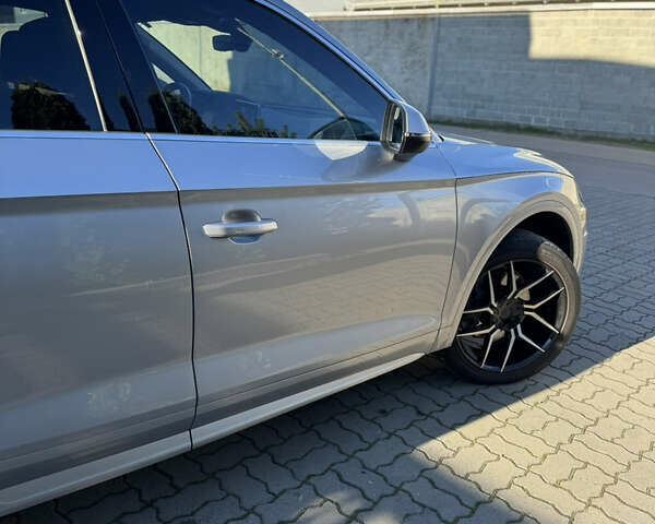 Серый Ауди Ку 5, объемом двигателя 1.98 л и пробегом 206 тыс. км за 23800 $, фото 4 на Automoto.ua