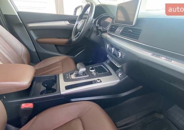 Сірий Ауді Ку 5, об'ємом двигуна 2 л та пробігом 156 тис. км за 31750 $, фото 35 на Automoto.ua