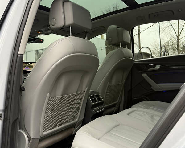 Серый Ауди Ку 5, объемом двигателя 2 л и пробегом 148 тыс. км за 25850 $, фото 9 на Automoto.ua