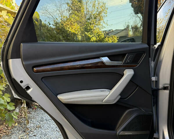 Сірий Ауді Ку 5, об'ємом двигуна 2 л та пробігом 148 тис. км за 20550 $, фото 12 на Automoto.ua