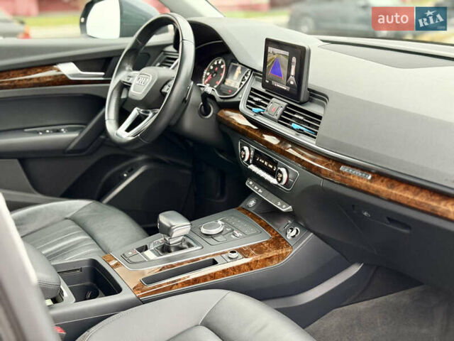 Сірий Ауді Ку 5, об'ємом двигуна 2 л та пробігом 136 тис. км за 24999 $, фото 54 на Automoto.ua