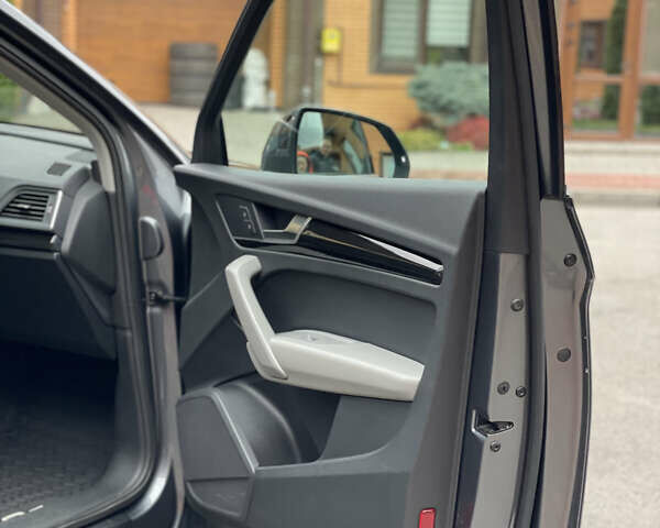 Серый Ауди Ку 5, объемом двигателя 2 л и пробегом 113 тыс. км за 25500 $, фото 23 на Automoto.ua