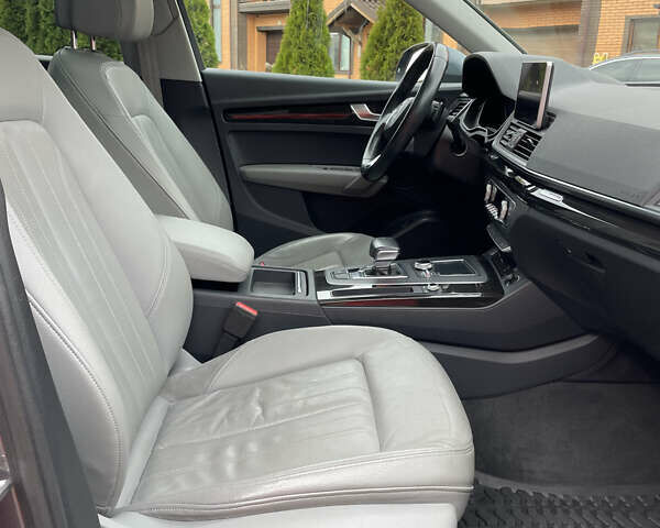 Серый Ауди Ку 5, объемом двигателя 2 л и пробегом 113 тыс. км за 25500 $, фото 26 на Automoto.ua