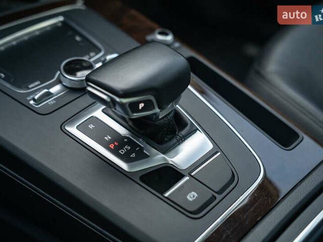 Серый Ауди Ку 5, объемом двигателя 1.98 л и пробегом 127 тыс. км за 27500 $, фото 31 на Automoto.ua