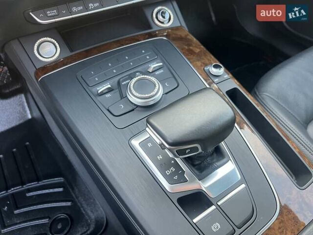 Серый Ауди Ку 5, объемом двигателя 2 л и пробегом 250 тыс. км за 18900 $, фото 25 на Automoto.ua