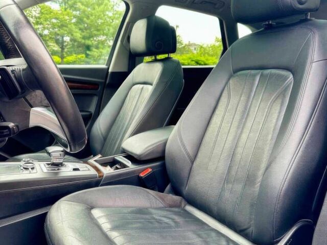 Сірий Ауді Ку 5, об'ємом двигуна 2 л та пробігом 32 тис. км за 17500 $, фото 9 на Automoto.ua