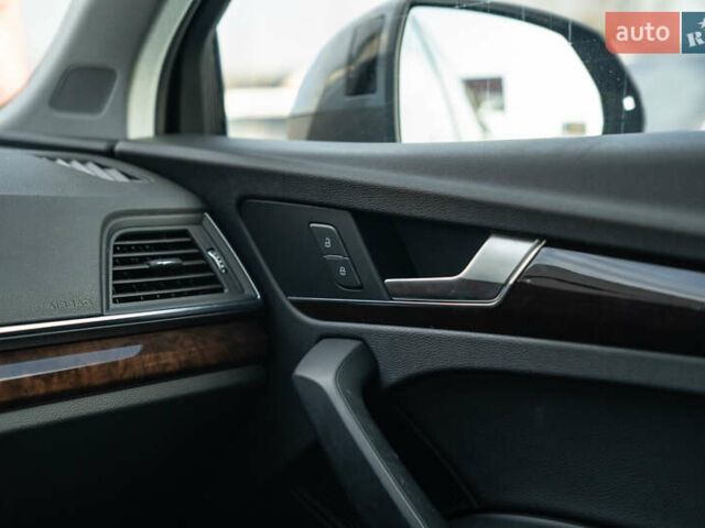 Серый Ауди Ку 5, объемом двигателя 1.98 л и пробегом 127 тыс. км за 27500 $, фото 33 на Automoto.ua