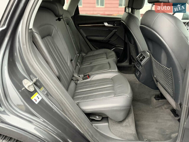 Сірий Ауді Ку 5, об'ємом двигуна 2 л та пробігом 136 тис. км за 24999 $, фото 50 на Automoto.ua