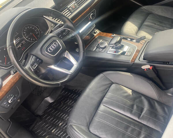 Сірий Ауді Ку 5, об'ємом двигуна 2 л та пробігом 210 тис. км за 21600 $, фото 15 на Automoto.ua