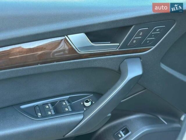 Серый Ауди Ку 5, объемом двигателя 1.98 л и пробегом 140 тыс. км за 21500 $, фото 6 на Automoto.ua