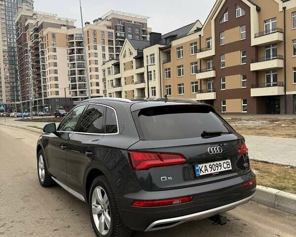 Серый Ауди Ку 5, объемом двигателя 1.98 л и пробегом 121 тыс. км за 24900 $, фото 1 на Automoto.ua