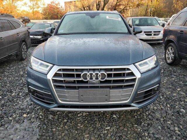 Серый Ауди Ку 5, объемом двигателя 2 л и пробегом 68 тыс. км за 8000 $, фото 1 на Automoto.ua