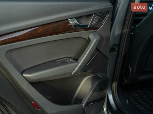 Серый Ауди Ку 5, объемом двигателя 1.98 л и пробегом 127 тыс. км за 27500 $, фото 40 на Automoto.ua