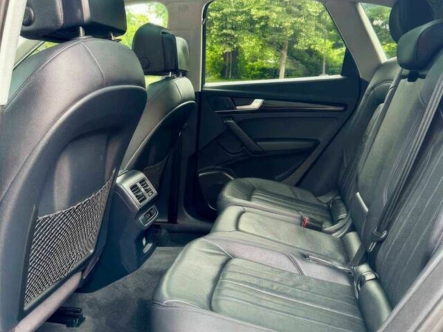 Сірий Ауді Ку 5, об'ємом двигуна 2 л та пробігом 32 тис. км за 17500 $, фото 12 на Automoto.ua