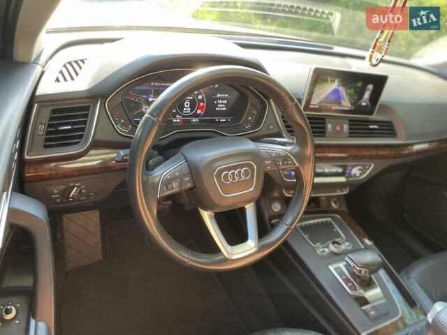 Серый Ауди Ку 5, объемом двигателя 2 л и пробегом 190 тыс. км за 19999 $, фото 19 на Automoto.ua