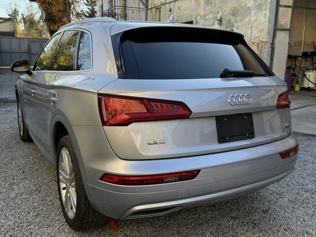 Серый Ауди Ку 5, объемом двигателя 2 л и пробегом 148 тыс. км за 20550 $, фото 4 на Automoto.ua