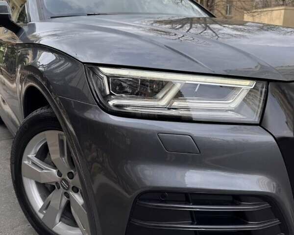 Серый Ауди Ку 5, объемом двигателя 1.98 л и пробегом 82 тыс. км за 21500 $, фото 1 на Automoto.ua