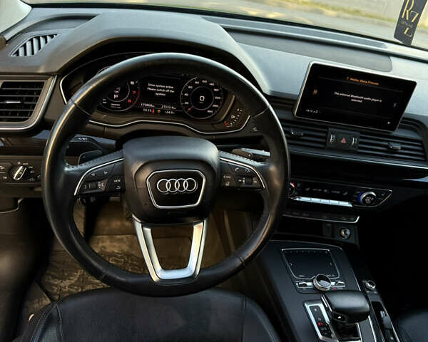 Сірий Ауді Ку 5, об'ємом двигуна 1.98 л та пробігом 169 тис. км за 22300 $, фото 31 на Automoto.ua