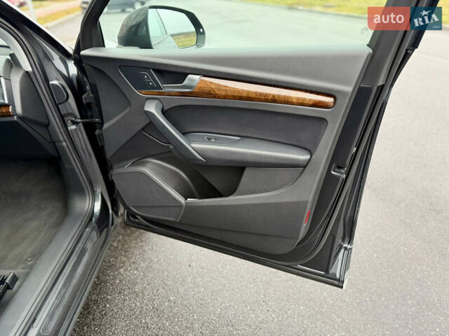 Сірий Ауді Ку 5, об'ємом двигуна 2 л та пробігом 136 тис. км за 24999 $, фото 51 на Automoto.ua