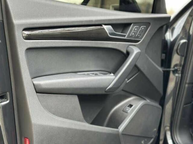 Сірий Ауді Ку 5, об'ємом двигуна 2 л та пробігом 80 тис. км за 19400 $, фото 6 на Automoto.ua