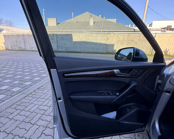 Серый Ауди Ку 5, объемом двигателя 1.98 л и пробегом 206 тыс. км за 23800 $, фото 28 на Automoto.ua