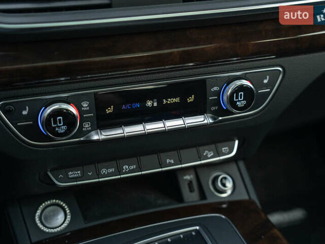 Серый Ауди Ку 5, объемом двигателя 1.98 л и пробегом 127 тыс. км за 27500 $, фото 29 на Automoto.ua